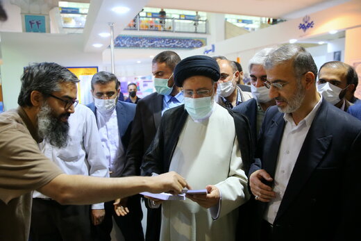 بازدید از سی و سومین نمایشگاه بین المللی کتاب تهران