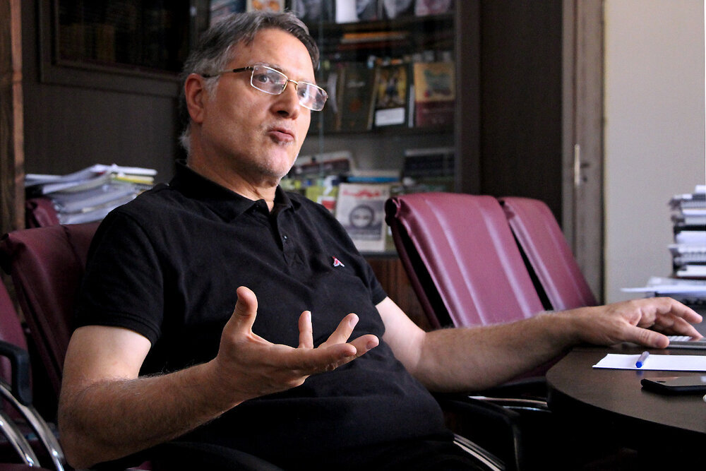 برای عبور از فضای شورش، به نظر مردم تن بدهیم/حذف میانه روی یعنی بازشدن راه رادیکالیسم/اصلاح طلبان کت به تنشان و زیرشلواری به پایشان است