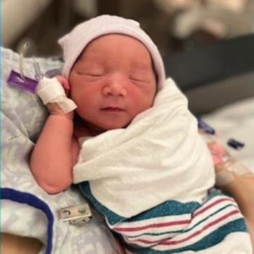 تولد یک نوزاد در هواپیمای درحال پرواز در فلوریدا/ عکس