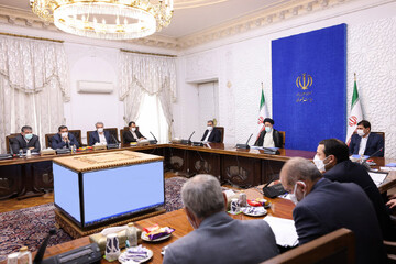 روزنامه همشهری: یکی از ضعفهای دولت رئیسی چیدمان مدیران است/ استفاده از مدیرانی که یکسان می اندیشند،سیاستگذاریها را نامطلوب نشان می دهد