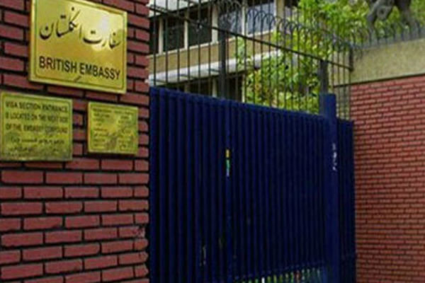  ادعای رسانه اصولگرا : سفارت بریتانیا در تهران ، جشن تولد ملکه انگلیس را با تاخیر برگزار می کند تا پروژه آشوب در ایران را سازمان‌دهی کند 