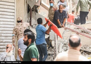 ریزش ساختمان ۱۰ طبقه متروپل در آبادان