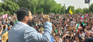 پارک ملت میزبان دهه نودی‌ها/ هم‌خوانی سرود "سلام فرمانده" دربام ایران 