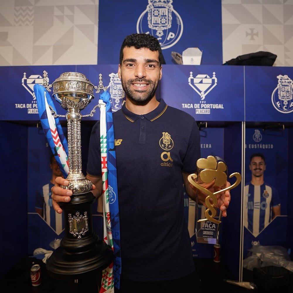 استایل خاص مهدی طارمی در جشن قهرمانی پورتو/عکس