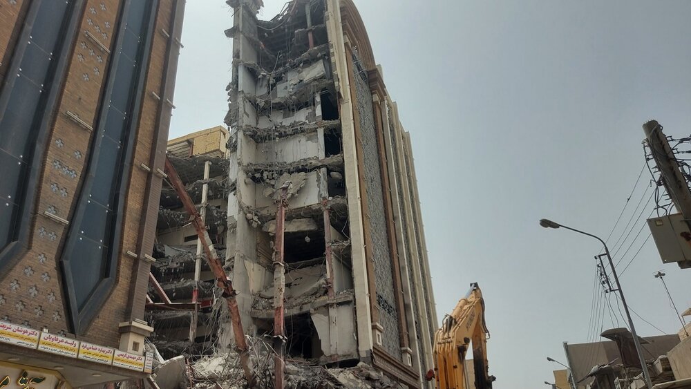 گزارش تصویری اختصاصی خبرآنلاین از عمق حادثه متروپل آبادان