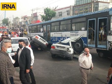 تصاویری از حادثه انحراف اتوبوس در کرج