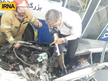 تصاویری از حادثه انحراف اتوبوس در کرج
