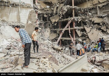 ریزش ساختمان ۱۰ طبقه در آبادان | تعداد جان باختگان در متروپل به ۱۴ نفر رسید ریزش ساختمان ۱۰ طبقه در آبادان | تعداد جان باختگان در متروپل به ۱۴ نفر رسید