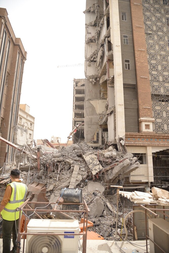 تصاویر | گزارش اختصاصی خبرآنلاین از آواربرداری ساختمان متروپل در آبادان