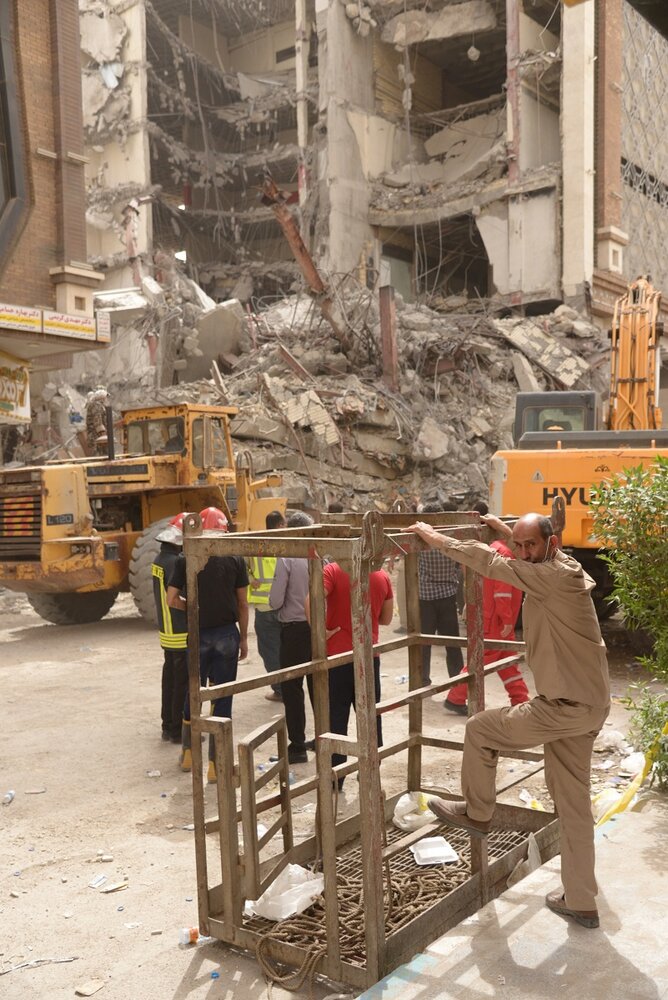 تصاویر | گزارش اختصاصی خبرآنلاین از آواربرداری ساختمان متروپل در آبادان