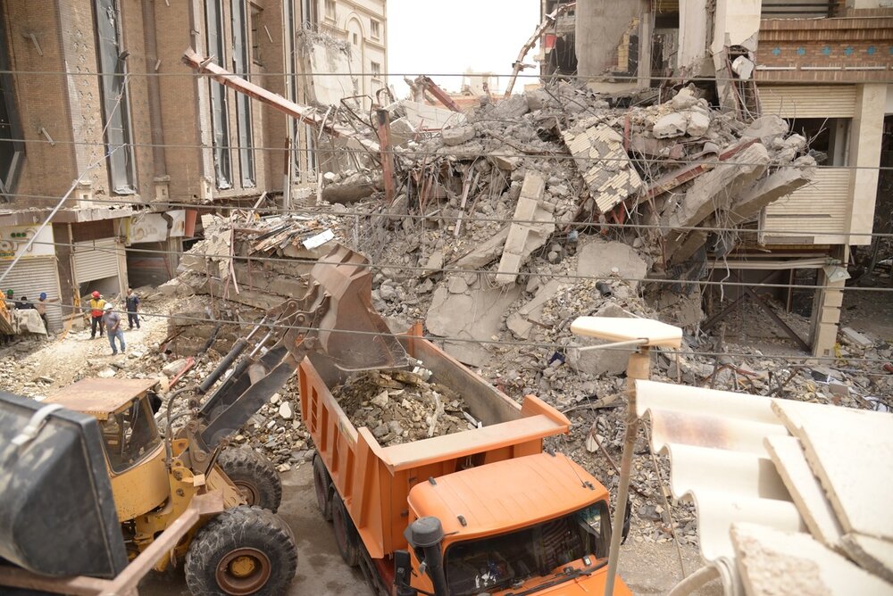 تصاویر | گزارش اختصاصی خبرآنلاین از آواربرداری ساختمان متروپل در آبادان