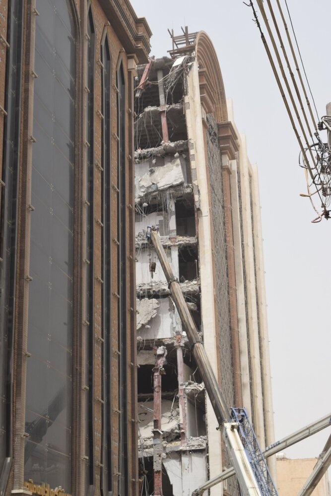 تصاویر | بازدید وزیر کشور از ساختمان متروپل آبادان