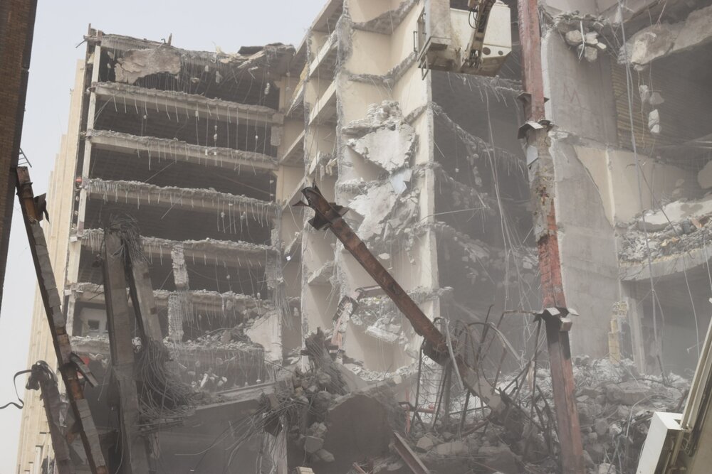 تصاویر | بازدید وزیر کشور از ساختمان متروپل آبادان