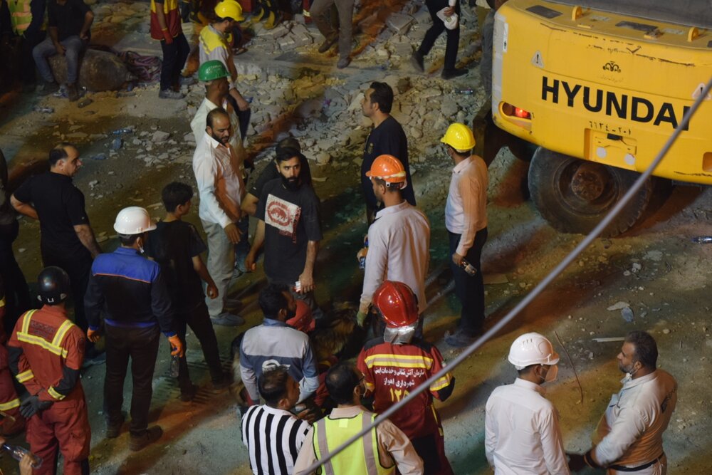 تصاویر | بازدید وزیر کشور از ساختمان متروپل آبادان