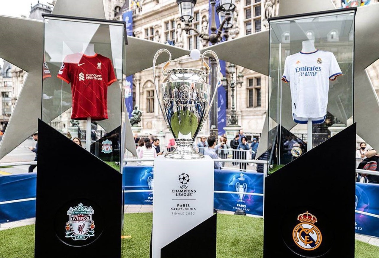 جام قهرمانی اروپا به پاریس رسید/عکس