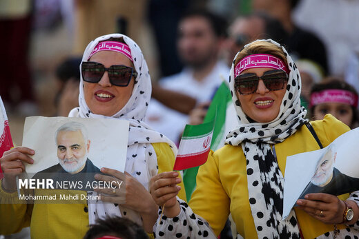 روزنامه همشهری: اراذل سیاسی که روز عاشورا کف و سوت می زدند، حالا نگران برگزاری مراسم"سلام فرمانده" در روز قبل از شهادت امام صادق شده اند