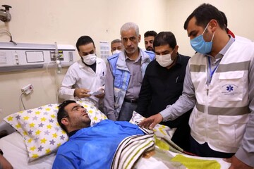 عیادت مخبر از مجروحان حادثه «متروپل»