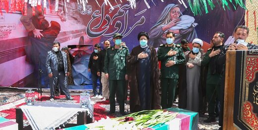 حضور رئیسی در مراسم تشییع ۲ شهید گمنام