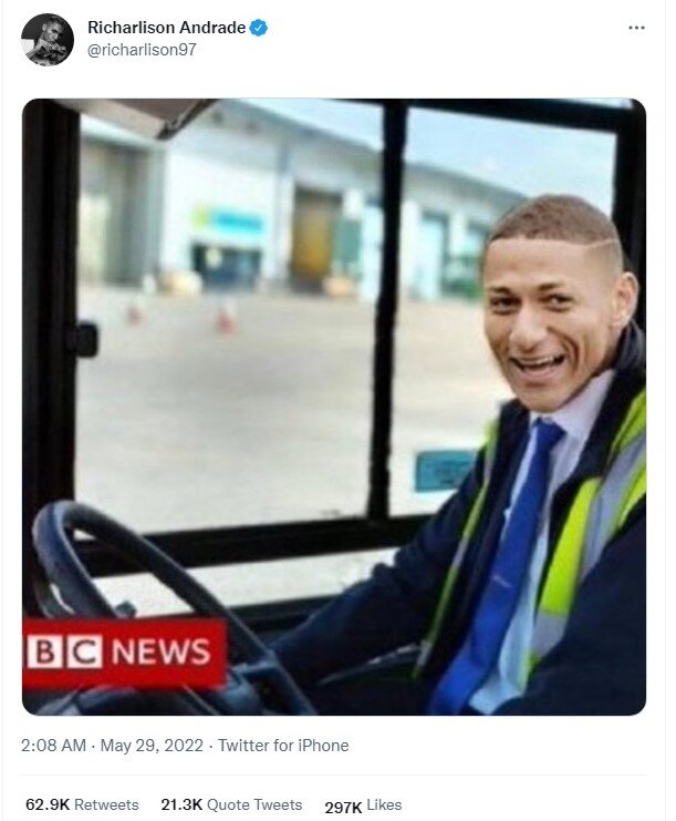 کریخوانی اتوبوسی ستاره آبیها برای لیورپولیها/عکس