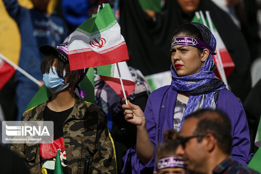 «تجمع بزرگ خانوادگی با حضور همه اقشار و عقاید» در آزادی / مصادره سیاسی «سلام فرمانده»؛ ممنوع