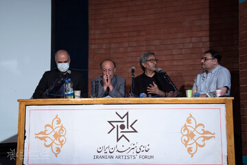 همه‌شان بچه‌های ما هستند؛ هم او که «سلام فرمانده» می‌خواند و هم او که مویش بیرون است 