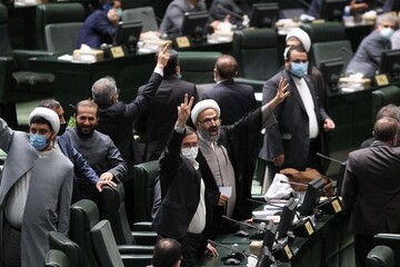 ۱۷۵ ساعت اضافه کار و ۷روز حق ماموریت در ماه برای نمایندگان مجلس؟/ نماینده مجلس: ما همتراز وزیریم اما امکاناتمان ناچیز است