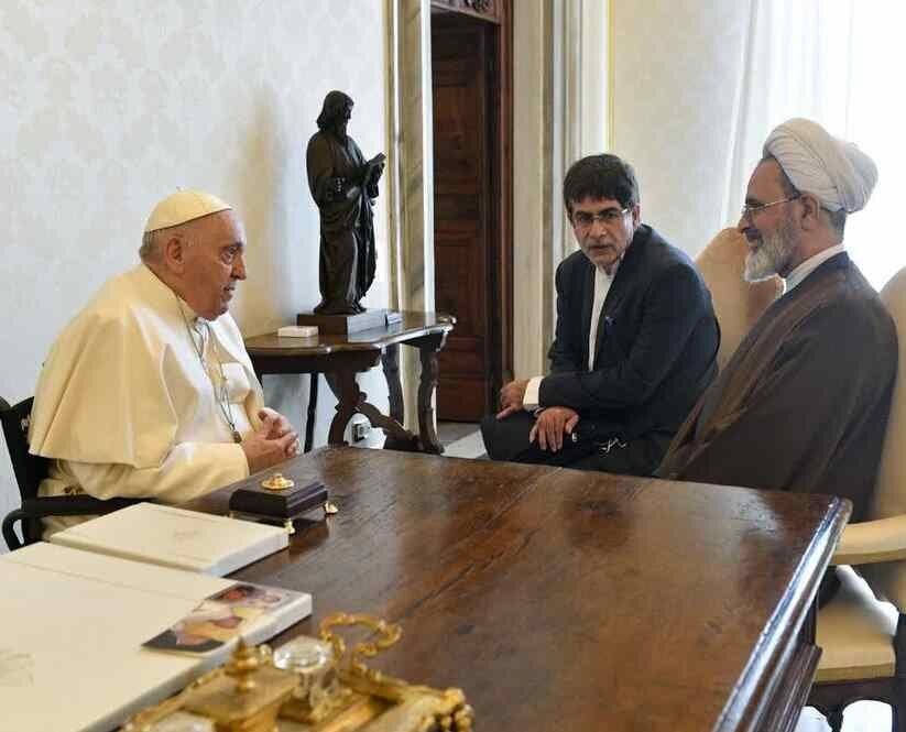 جزئیات پیام رهبر انقلاب اسلامی به رهبر کاتولیک های جهان / پاپ چه پاسخ داد؟ 