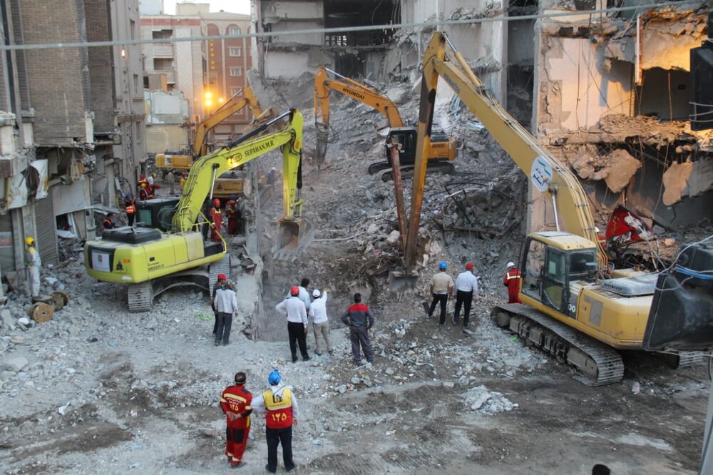 نهمین روز حادثه ریزش ساختمان متروپل آبادان به روایت تصویر