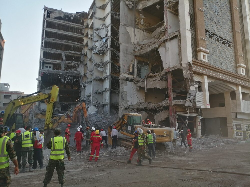 نهمین روز حادثه ریزش ساختمان متروپل آبادان به روایت تصویر