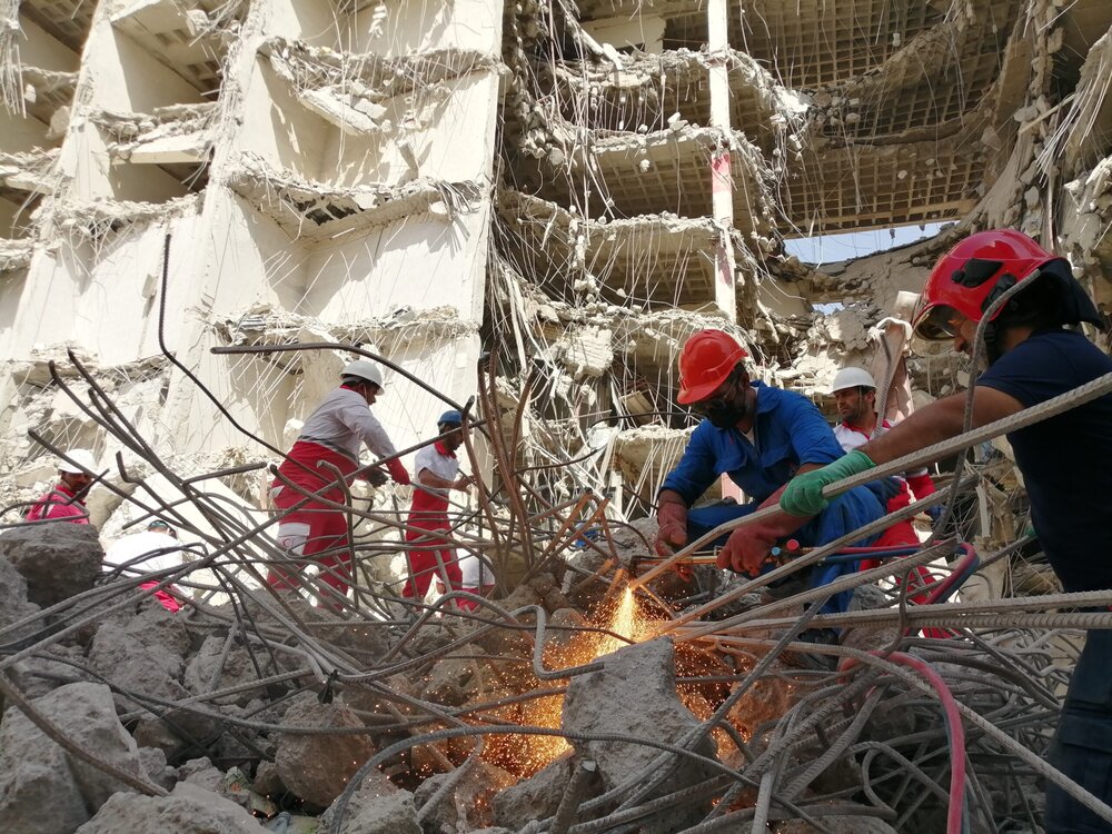 نهمین روز حادثه ریزش ساختمان متروپل آبادان به روایت تصویر