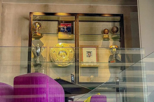 ببینید | ویترین جذاب و فوتبالی در رستوران علی دایی