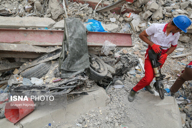 وزیر کشور: جمعآوری پیکرهای مدفون در ساختمان متروپل آبادان پایان یافت
