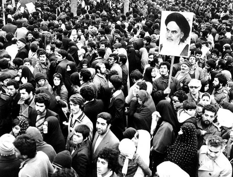 تیرها را رگباری کردند و جمعیت را زدند / ۱۵ خرداد به روایت شاهدان عینی