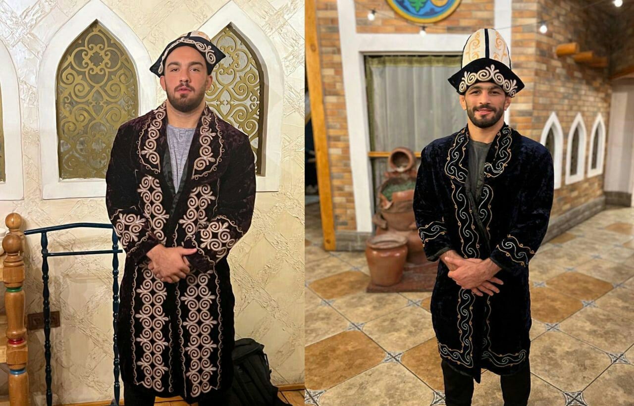 تجلیل از دو قهرمان کشتی ایران با لباس محلی قزاقستان/عکس