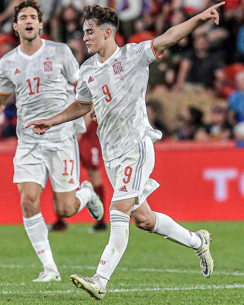 تاریخسازی ستاره ۱۷ ساله در لاروخا/عکس