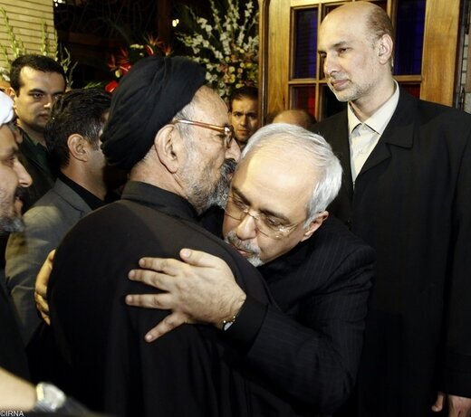 ظریف: دعایی نشان داد با مهر و محبت ، بسیار  بیشتر می توان به انقلاب خدمت کرد