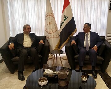 السفير الايراني لدى بغداد يلتقي محافظ البنك المركزي العراقي