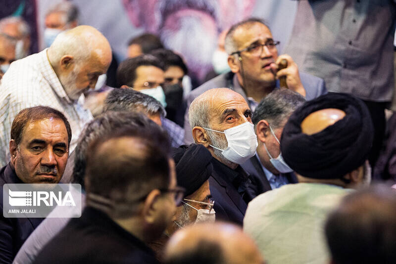 حسین شریعتمداری هم به مراسم وداع با پیکر دعایی رفت / مدیرمسئول «کیهان» درباره مدیرمسئول «اطلاعات» چه گفت ؟ + عکس