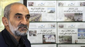 عباس عبدی خطاب به کیهان: پرچم سفید را به علامت تسلیم در برابر مردم بلند کنید/ پایان خط نواصولگرایان است