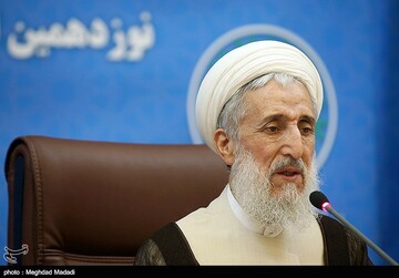 صدیقی ، امام جمعه تهران  : رهبری از بالا تعیین شده / رهبری هر گاه برای جوانان مسلمان رنج می‌کشند، سری به جمکران می‌زنند