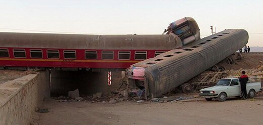 22 قتيلا وجريحا في حادث خروج قطار عن مساره في طبس