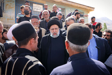 دیدار چهره به چهره رئیس جمهور در روستای لبد