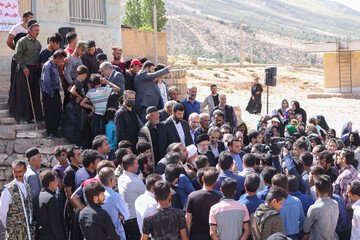 دیدار چهره به چهره رئیس جمهور در روستای لبد