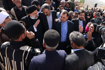 دیدار چهره به چهره رئیس جمهور در روستای لبد