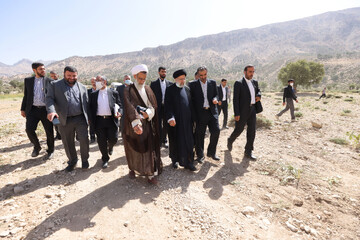 دیدار چهره به چهره رئیس جمهور در روستای لبد