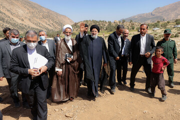 دیدار چهره به چهره رئیس جمهور در روستای لبد