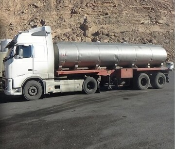 کامیون حامل روغن صنعتی قاچاق در بندرعباس توقیف شد