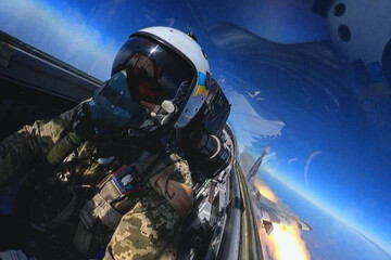 عکس | تصویر منحصربفرد از لحظه شلیک موشک از هواپیمای میگ ٢٩ ارتش اوکراین