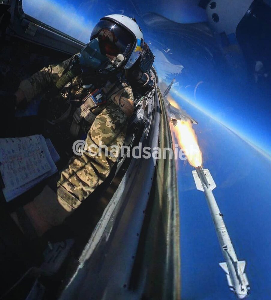 عکس | تصویر منحصربفرد از لحظه شلیک موشک از هواپیمای میگ ٢٩ ارتش اوکراین