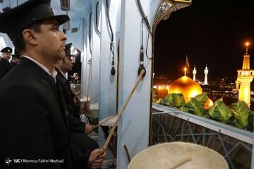 آیین نقاره نوازی شب میلاد حضرت رضا علیه السلام